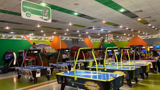 Игра на аппаратах, посещение батута в РК Play Day